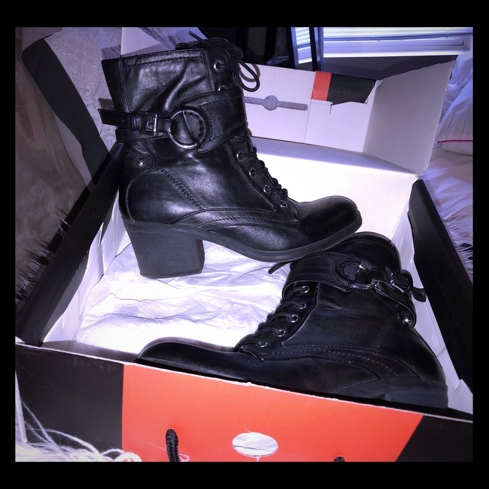 Guess boots